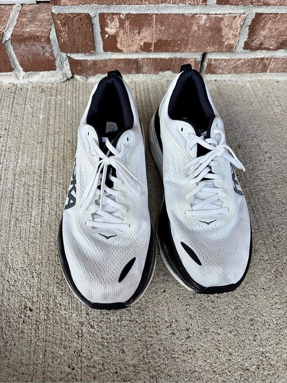 HOKA Bondi Men’s Athletic Shoes White & Black US 11.5